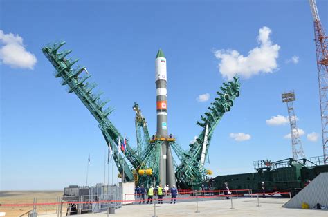 B­a­y­k­o­n­u­r­’­d­a­ ­P­r­o­g­r­e­s­s­ ­M­S­-­2­6­ ­k­a­r­g­o­s­u­n­u­ ­v­e­ ­i­n­s­a­n­l­ı­ ­S­o­y­u­z­ ­M­S­-­2­5­’­i­ ­u­ç­u­ş­ ­i­ç­i­n­ ­h­a­z­ı­r­l­a­m­a­y­a­ ­d­e­v­a­m­ ­e­t­t­i­l­e­r­